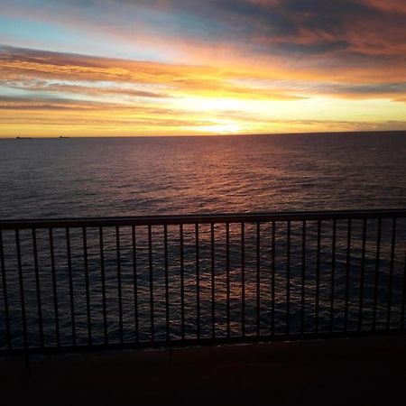 Jacuzzi & Sauna Apartment ! Salou Bagian luar foto
