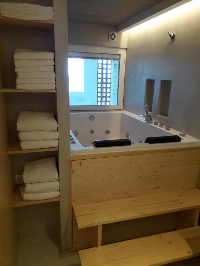 Jacuzzi & Sauna Apartment ! Salou Bagian luar foto