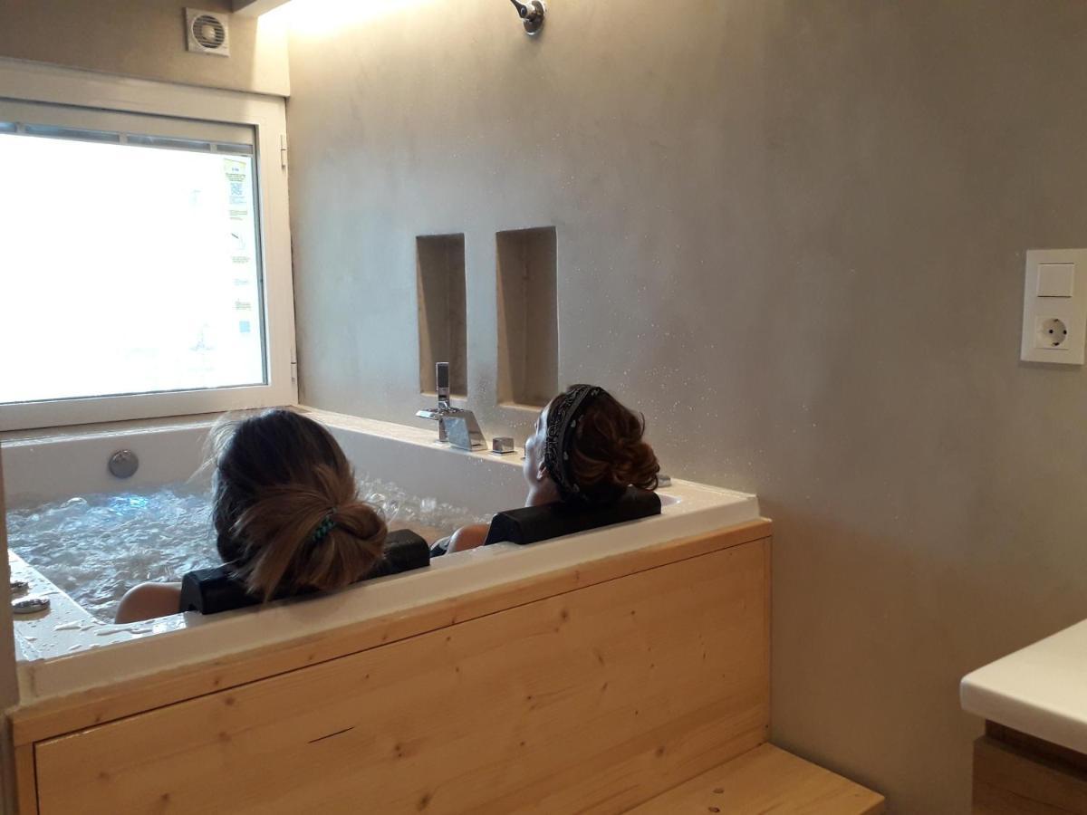 Jacuzzi & Sauna Apartment ! Salou Bagian luar foto
