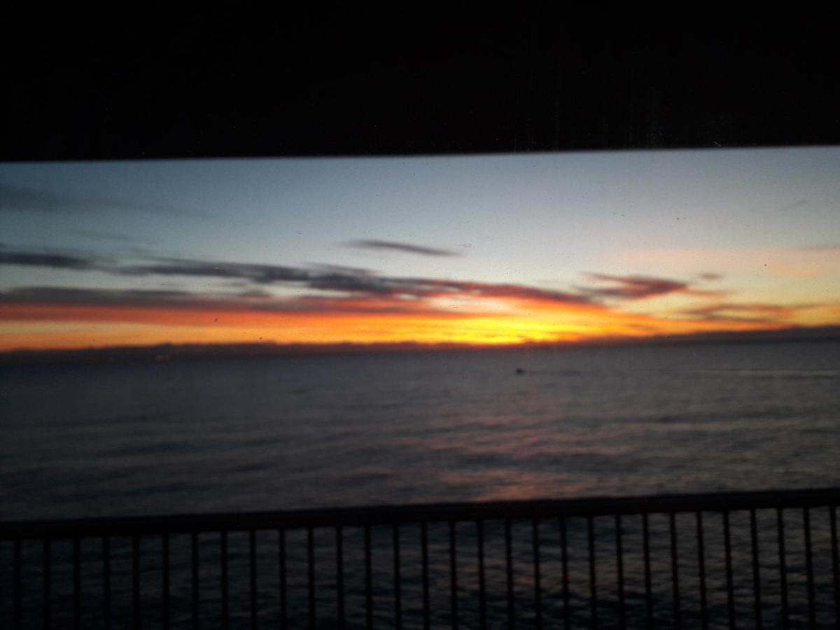 Jacuzzi & Sauna Apartment ! Salou Bagian luar foto